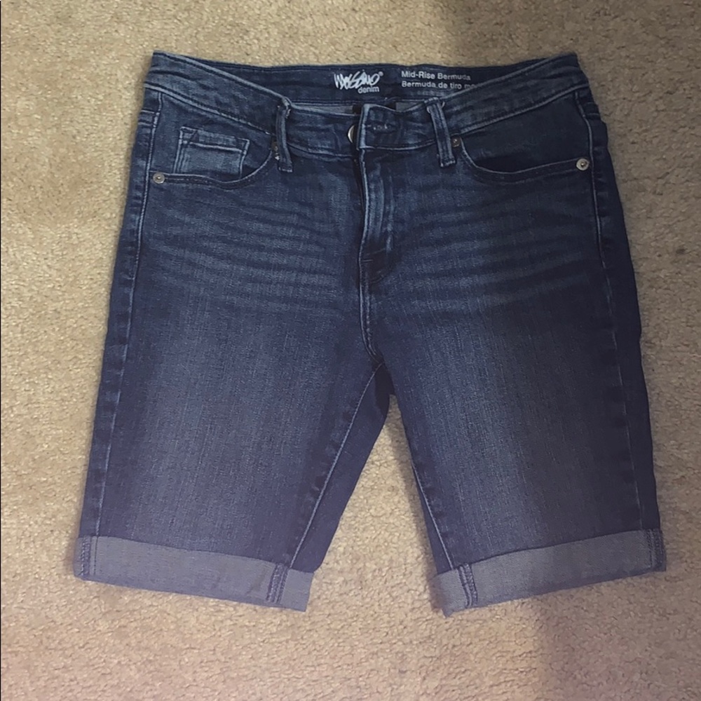 Denim shorts (mid-rise Bermuda)